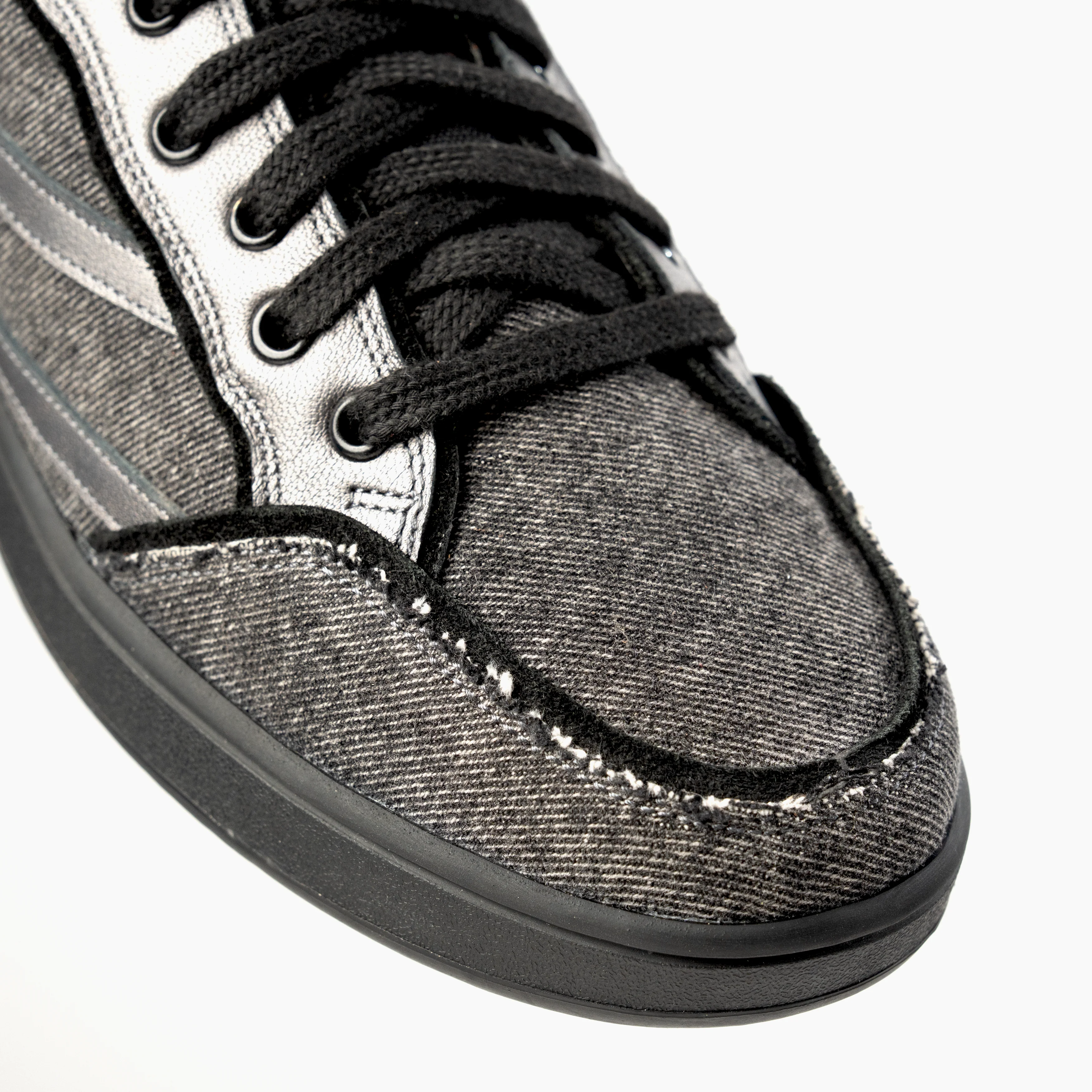 Gully Number 001 - Baaz Chaaya Grey - Image 5