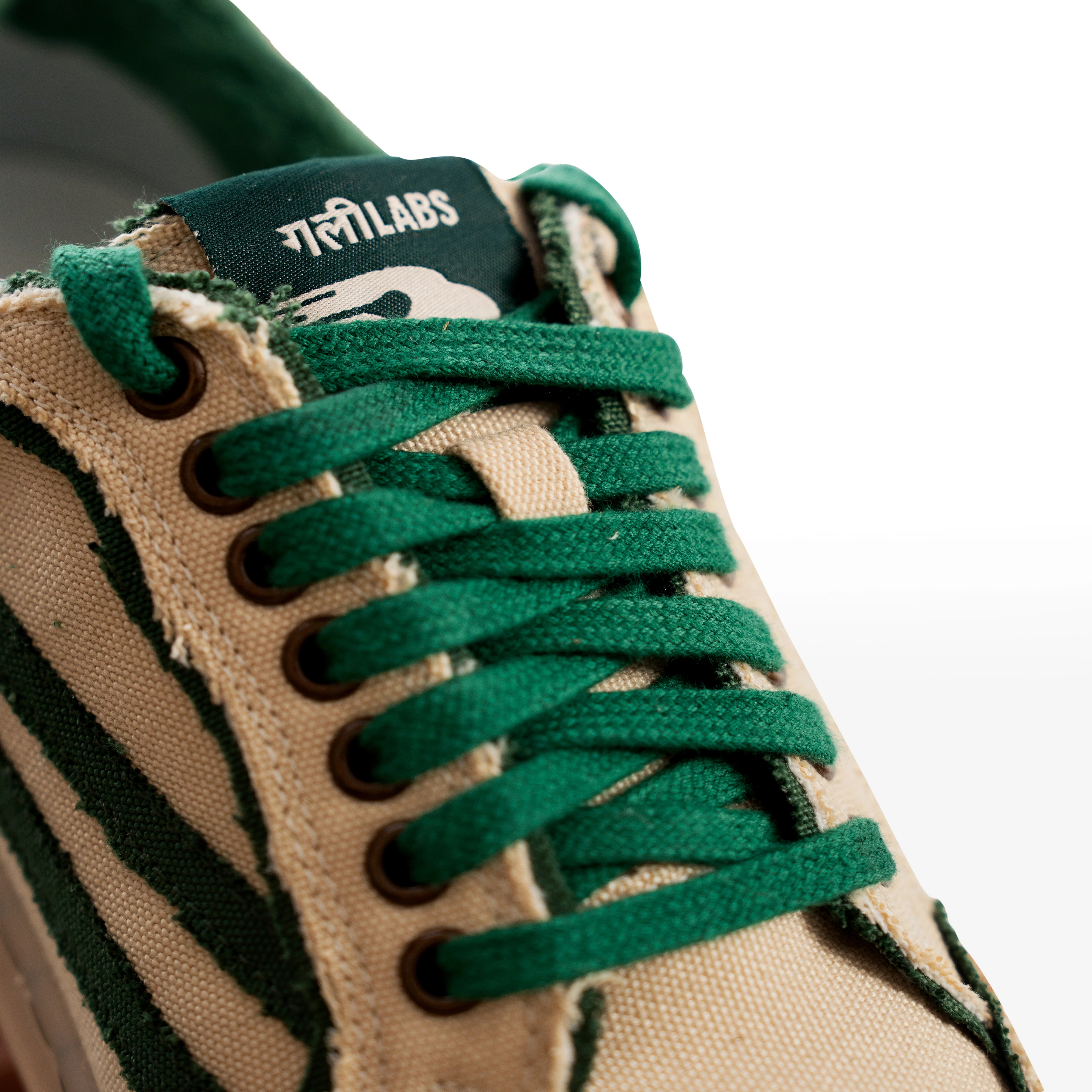 Gully Number 001 - Baaz Parni White for Women - Image 3